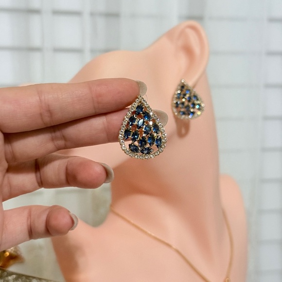 ⚜️ Elegant Teardrop Blue and Gold Earrings - Picture 8 of 9